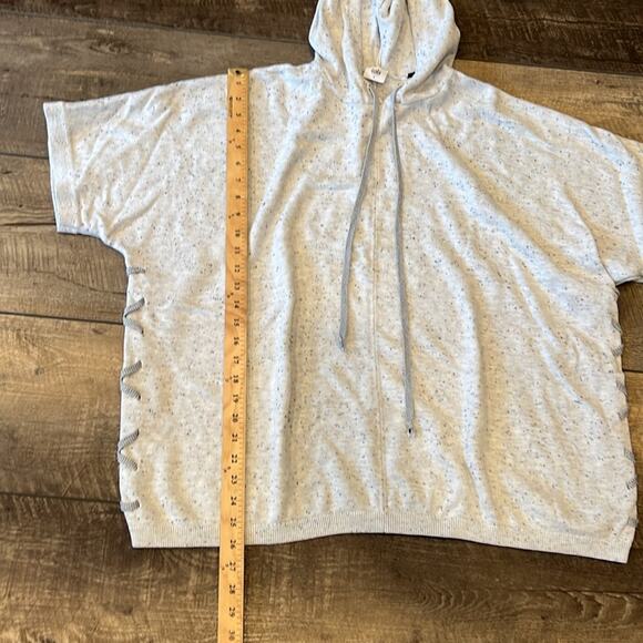 CAbi Women's In Stitches Pullover Light Gray Size L - Picture 4 of 8